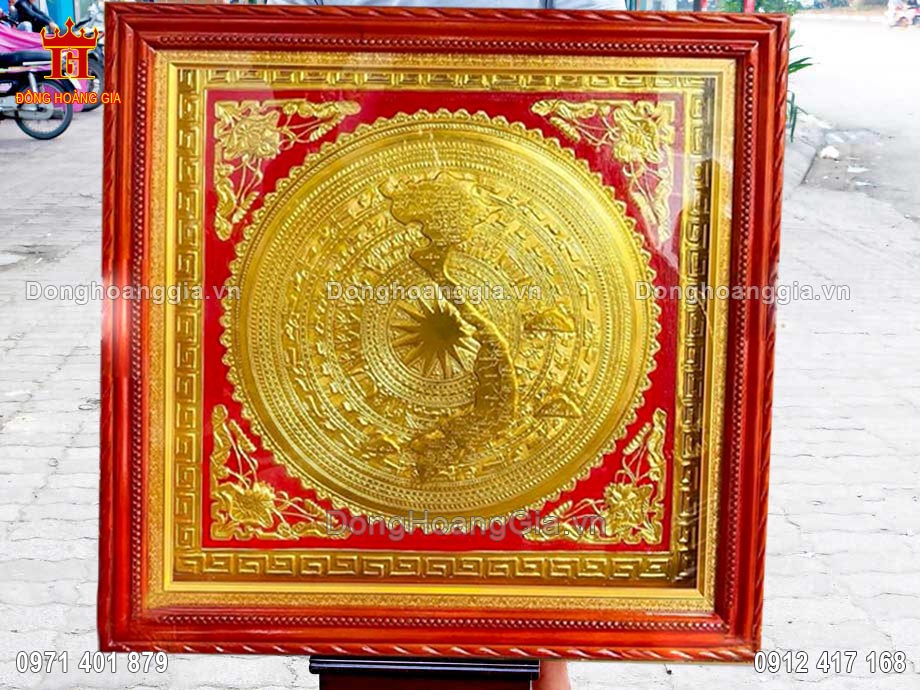 Từng đường nét trên bề mặt trống đồng được chạm khắc tỉ mỉ và tinh xảo nhất